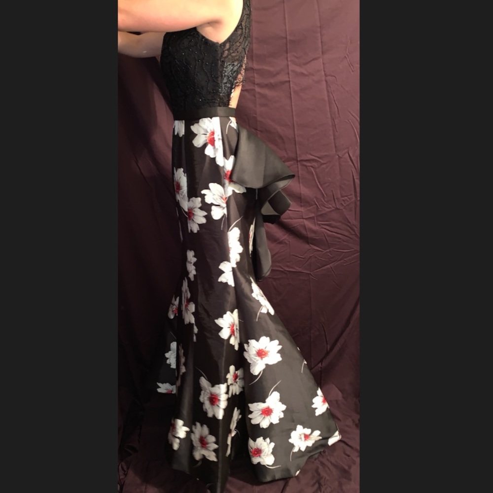 NEVER BEEN WORN: Floral Prom Dress